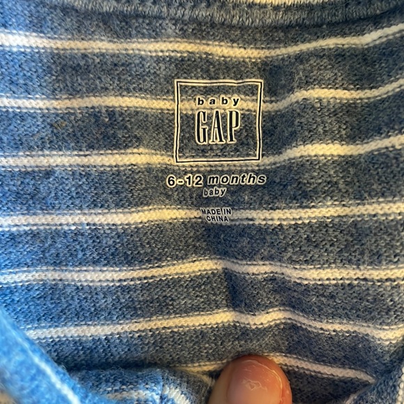 2 Adorable Baby Gap Rompers- size 6-12 months - Picture 6 of 7